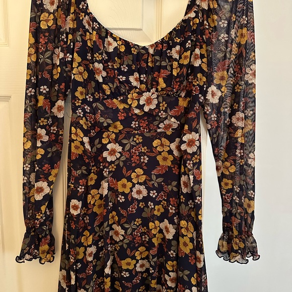 Floral Long Sleeve Dress size medium - Picture 3 of 9